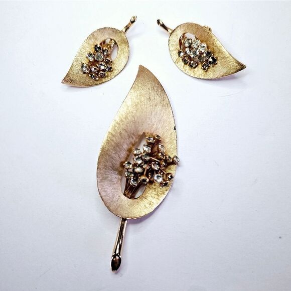 Vintage Demi Parure Brushed Gold Tone Clear Rhinestone Brooch Pin & Earring Set - Picture 3 of 11